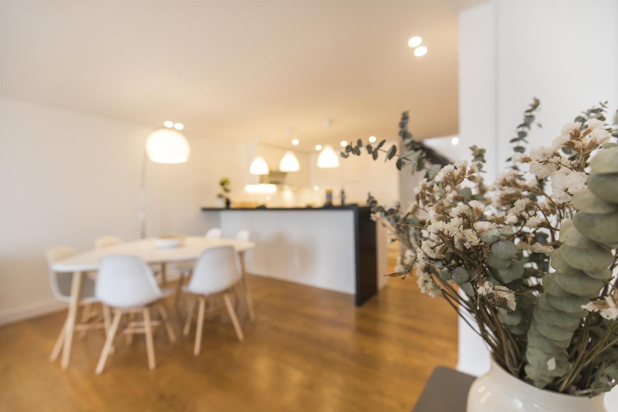 Appartamento Lovely Duplex W Balcony Lisbona
