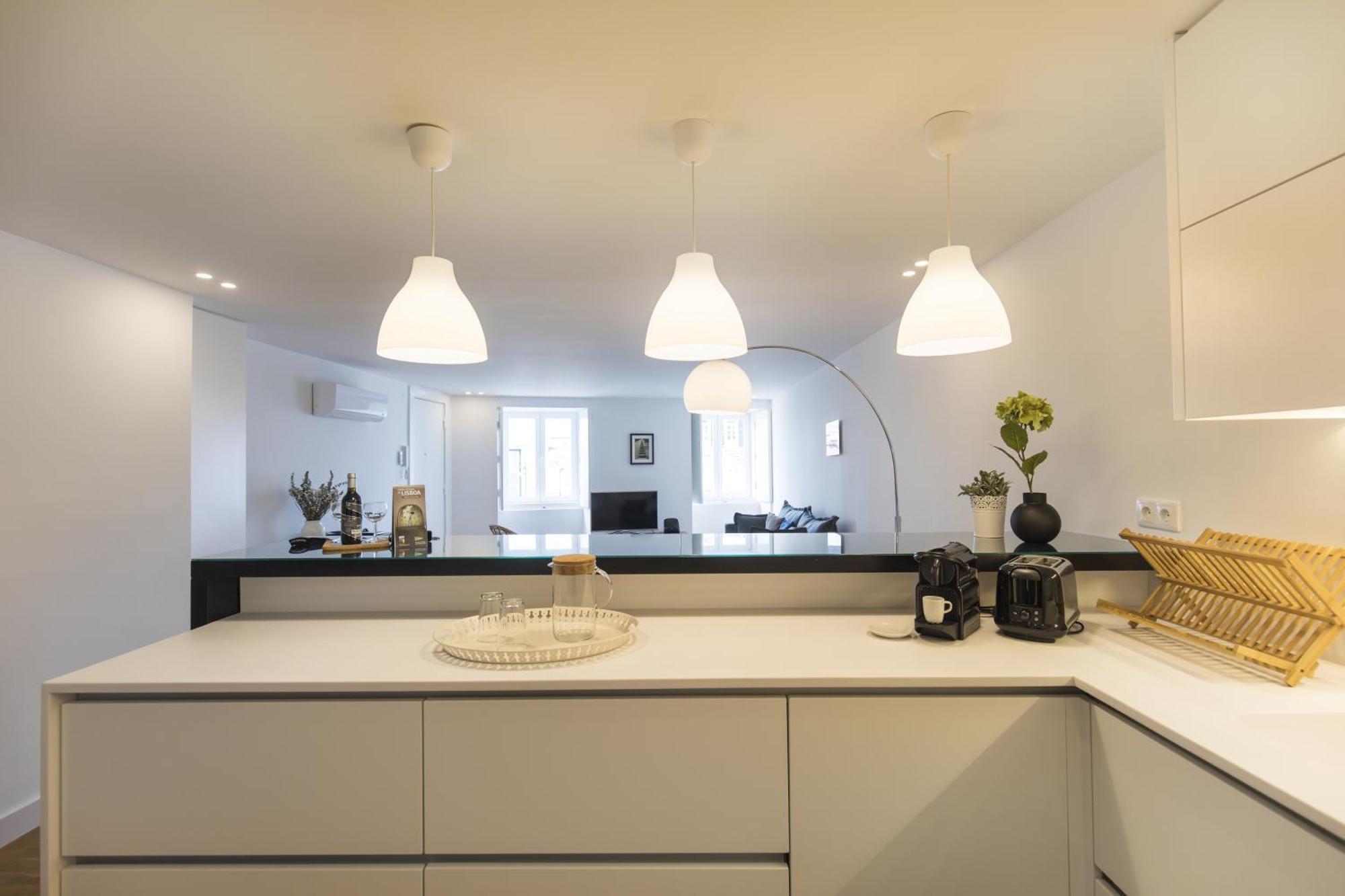 Lovely Duplex W Balcony Appartamento Lisbona