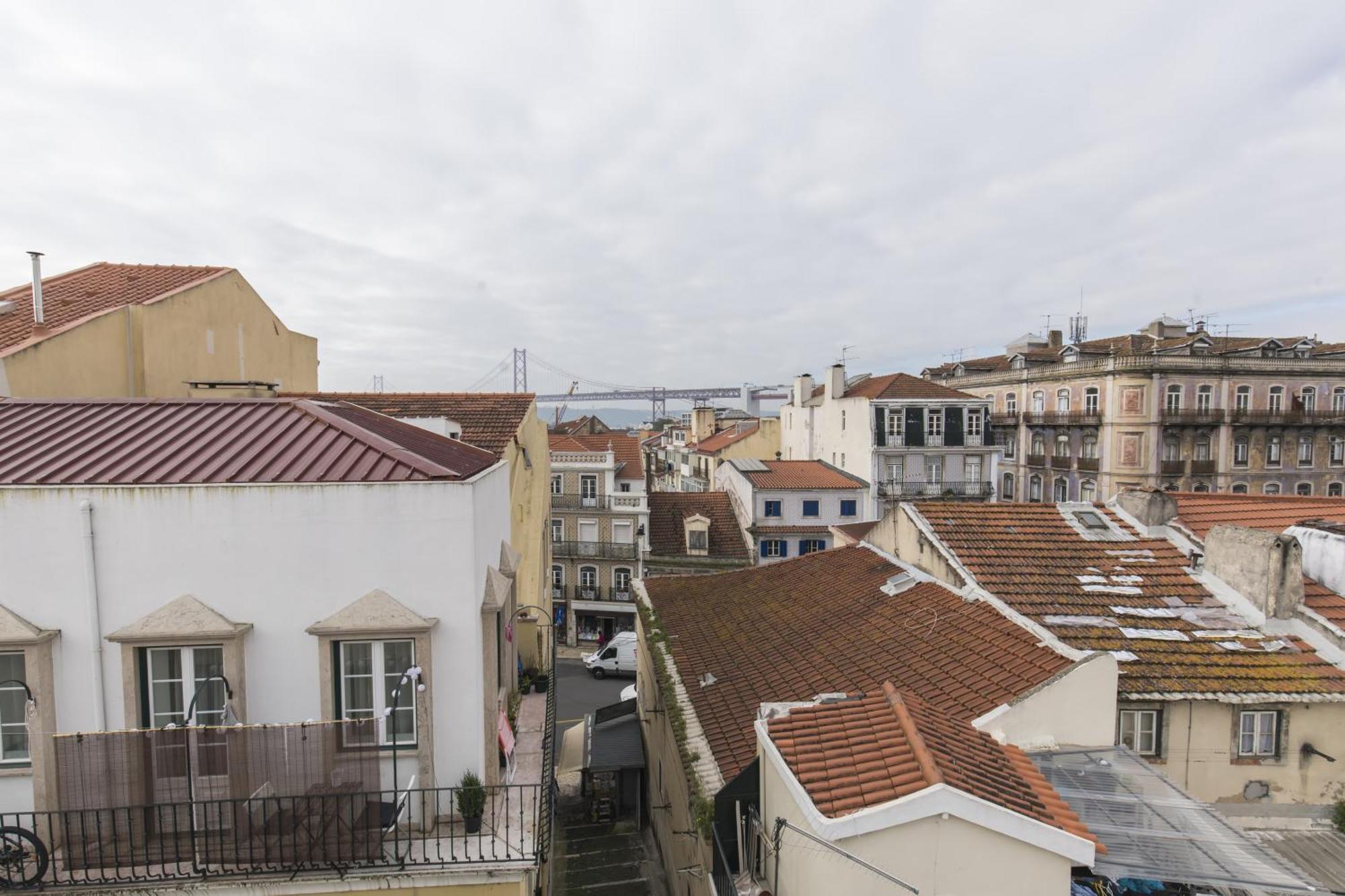 Lovely Duplex W Balcony Lisbona