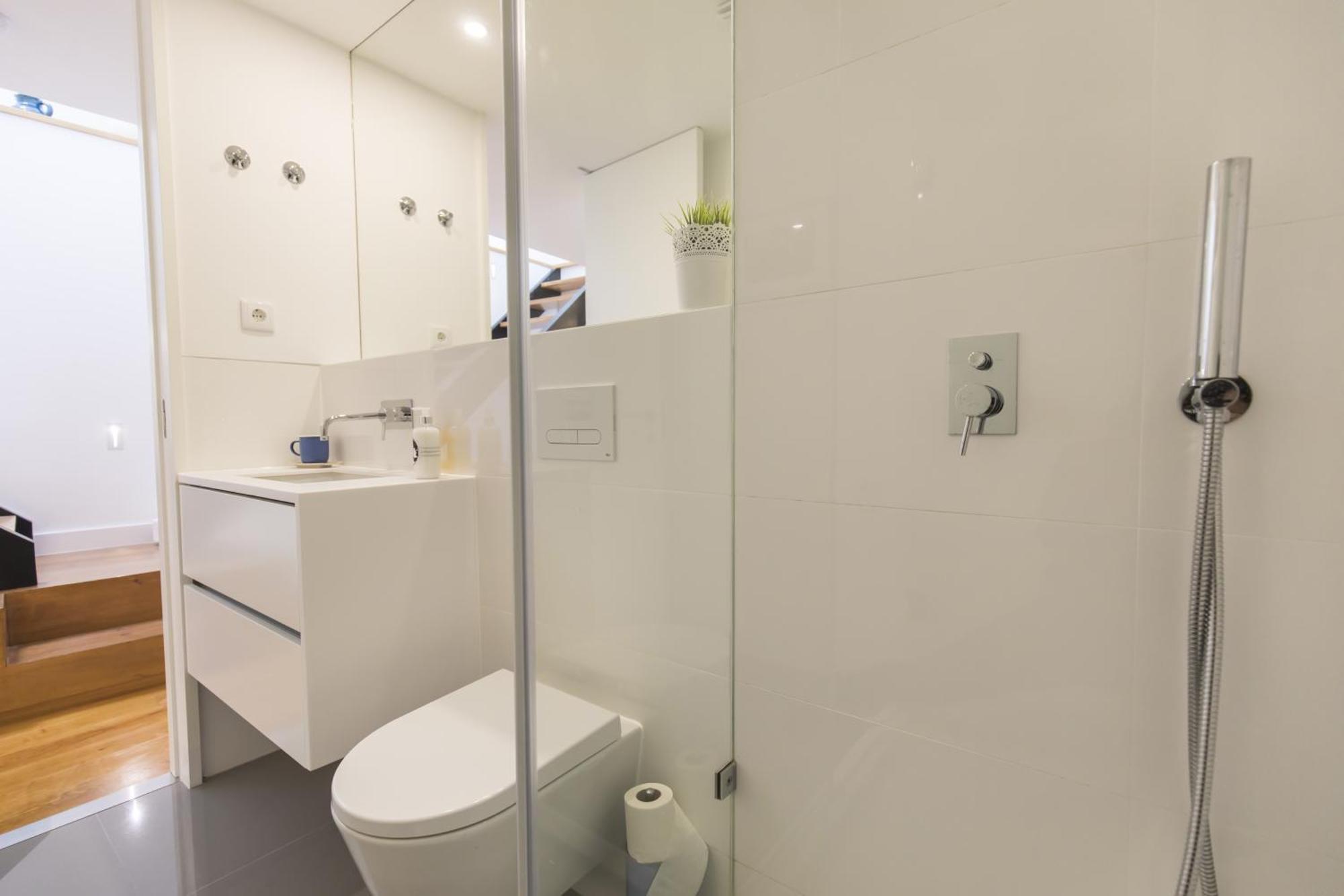 Lovely Duplex W Balcony Apartament